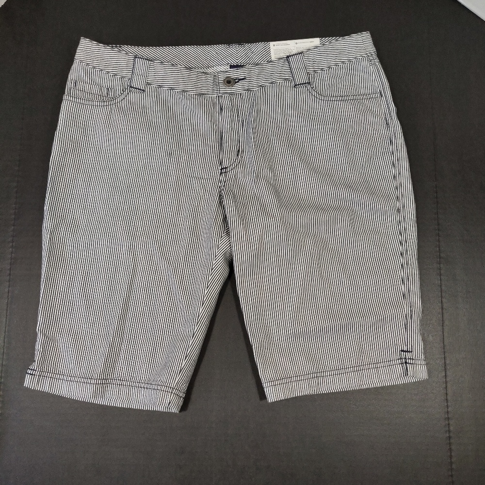 ☎️ Patagonia Women's Inga Short-B/W Striped Sz 12
